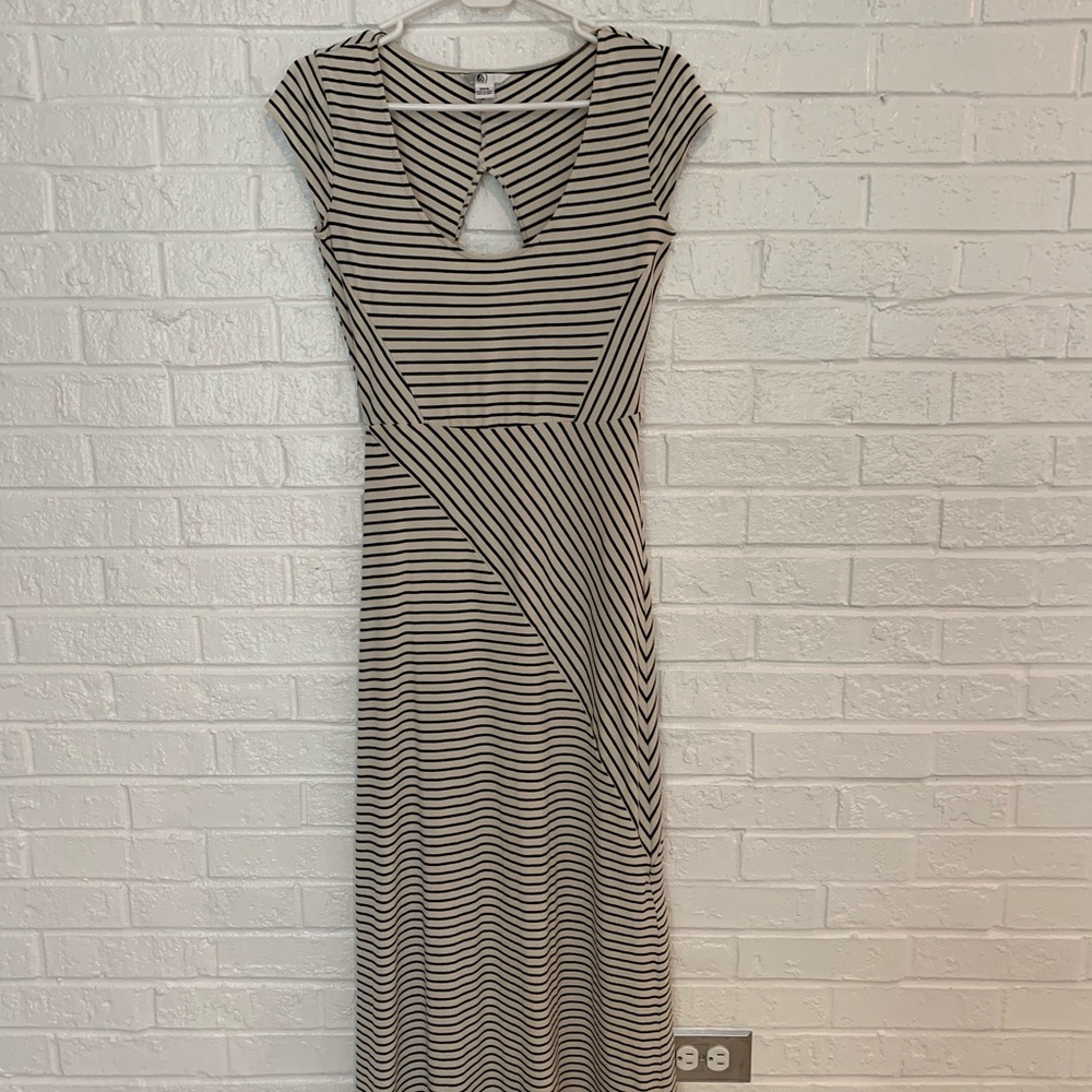 Volcom Dress w/ cut out back